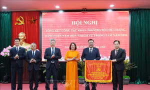96 năm thành lập Đảng: Tổ chức các hoạt động gặp mặt, trao huy hiệu đảng đợt 3/2