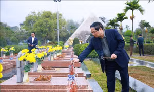 Thủ tướng Phạm Minh Chính tưởng nhớ, tri ân Chủ tịch Hồ Chí Minh và các Anh hùng, liệt sĩ làm nên chiến thắng Điện Biên Phủ