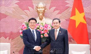 Chủ tịch Quốc hội Trần Thanh Mẫn tiếp Đoàn đại biểu Viện nghiên cứu kinh tế Kimhakmin E-roun 