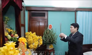 Chủ tịch nước Lương Cường dâng hương tưởng niệm Chủ tịch Hồ Chí Minh tại Nhà 67