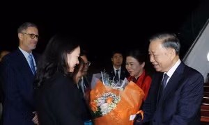 Tổng Bí thư, Chủ tịch nước Tô Lâm bắt đầu thăm chính thức Cộng hòa Pháp và dự Hội nghị Thượng đỉnh Không gian vũ trụ tại Paris