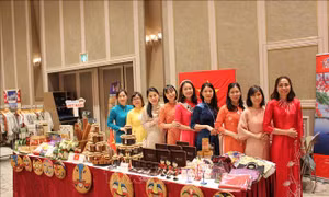 Quảng bá sản phẩm truyền thống của Việt Nam tại Hội chợ từ thiện ở Nhật Bản