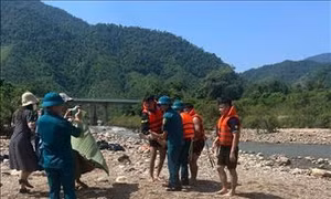Hai nam sinh đuối nước khi tắm suối