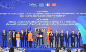 Phó Thủ tướng Chính phủ Hồ Đức Phớc tiếp Cao ủy Liên minh Châu Âu về Đối tác quốc tế Jozef Sikela