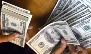 Một gia đình Mỹ trả lại 1 triệu USD nhặt được trên đường