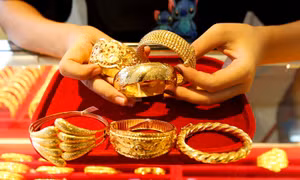 Giá vàng lên mức cao nhất trong gần 3 tháng