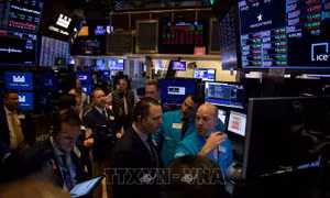 Chỉ số Nasdaq lần đầu vượt mốc 10.000 điểm trên sàn chứng khoán Mỹ