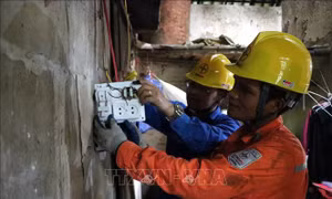 Sửa chữa điện miễn phí cho hộ nghèo, gia đình chính sách ở nông thôn