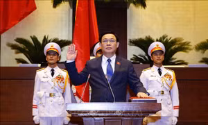 Chủ tịch Quốc hội Lào chúc mừng Chủ tịch Quốc hội Vương Đình Huệ