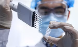 Trung Quốc thúc đẩy nghiên cứu vaccine ngăn ngừa biến thể Omicron