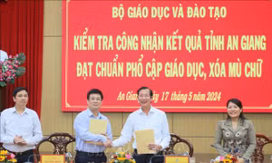 Kiểm tra công nhận đạt chuẩn phổ cập giáo dục, xóa mù chữ tại An Giang