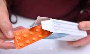 Dexamethosone là thuốc gì và tại sao được coi là đột phá trong trị COVID-19?