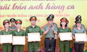 Trao giải cuộc thi tìm hiểu tư tưởng Hồ Chí Minh về Công an nhân dân
