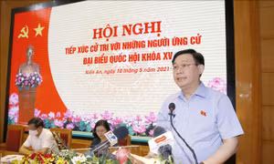 Chủ tịch Quốc hội Vương Đình Huệ vận động bầu cử tại Hải Phòng