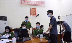 Hà Nội: Dừng tiếp nhận hồ sơ đăng ký thường trú tại Công an cấp huyện