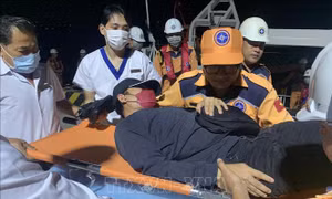 Kịp thời đưa thuyền viên nước ngoài vào bờ cấp cứu