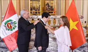 Tổng thống Peru trao tặng Huân chương 'Mặt trời Peru' cho Chủ tịch nước Lương Cường