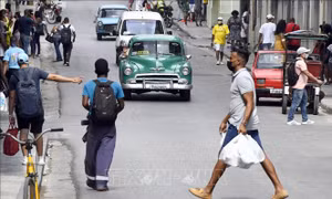 Venezuela gửi hơn 300 tấn hàng viện trợ Cuba