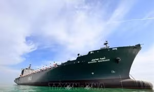 Iran hạ thủy 2 tàu đổ bộ trọng tải 800 tấn