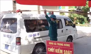 Yên Mỹ (Hưng Yên) lấy mẫu xét nghiệm cho người dân vùng dịch