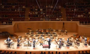 Khán giả 'xứ Phù Tang' chào đón chương trình nghệ thuật Dream Orchestra 