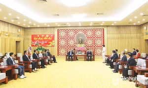 Thắt chặt tình đoàn kết hữu nghị Việt - Lào