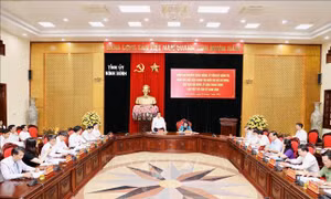 Đồng chí Nguyễn Xuân Thắng làm việc tại Ninh Bình