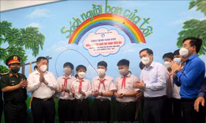 Gắn biển các công trình sinh viên tại huyện đảo Lý Sơn