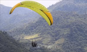 Lần đầu tiên tổ chức trình diễn dù lượn 'Khám phá thung lũng Mường Lò'