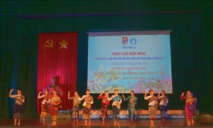Chúc mừng lưu học sinh Lào nhân Tết cổ truyền Bunpimay