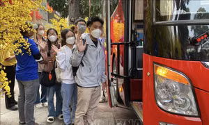 Đưa trên 2.000 sinh viên, người lao động khó khăn về quê đón Tết