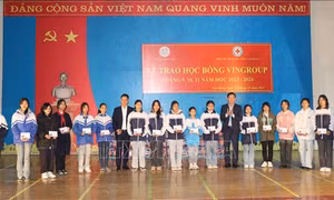 Tiếp sức học sinh có hoàn cảnh khó khăn đến trường