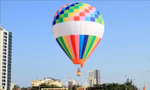 Khai mạc Festival khinh khí cầu 'Flyup Việt Nam - Cửa Lò 2023'