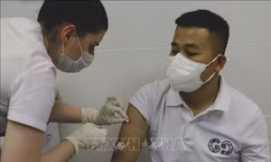 Người Việt tại Nga tiêm vaccine ngừa COVID-19 lần thứ hai