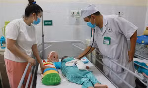 Ca mắc tăng nhanh, Bệnh viện Nhi đồng Đồng Nai mở rộng khu điều trị bệnh sởi