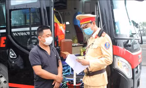 Những chiến sỹ giữ bình yên cho các tuyến đường đêm Giao thừa