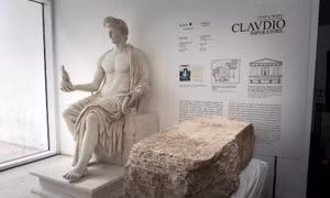 Phát hiện phiến đá hiếm đánh dấu ranh giới của thành phố Rome