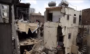 Liên quân Arab không kích lực lượng Houthi tại thủ đô Yemen