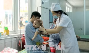 Thời tiết nắng nóng, cần chú ý đảm bảo sức khỏe người già và trẻ em