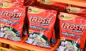 Lào cấm nhập khẩu mì ăn liền Lerros Instant Boat Noodles của Thái Lan