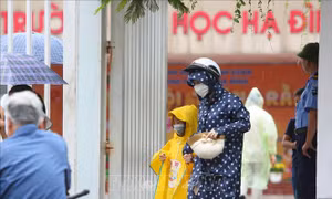 Khám sức khỏe miễn phí cho học sinh trong khu vực ảnh hưởng vụ cháy Công ty Rạng Đông