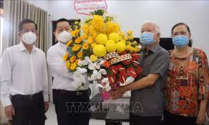 Tiếp tục cống hiến, dìu dắt, truyền lửa cho thế hệ bác sỹ trẻ
