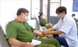 Trên 300 chiến sĩ Công an tỉnh Phú Yên tham gia hiến máu tình nguyện