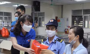 Trao suất ăn sáng miễn phí cho công nhân có hoàn cảnh khó khăn ở Vĩnh Phúc