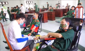 Ngày hội hiến máu tình nguyện ở Trường Sĩ quan Thông tin