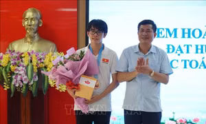 Nghệ An: Đón và chúc mừng học sinh đạt HCĐ Olympic Toán học quốc tế 2022