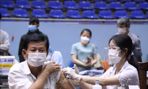 Yêu cầu khẩn trương phân bổ, tiêm phủ hết mũi 1 cho người trên 18 tuổi tại Nam Bộ và Tây Nguyên trong 5 ngày