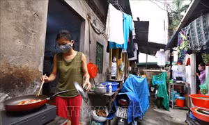 Cuộc sống thường nhật của người dân xóm chạy thận mùa dịch
