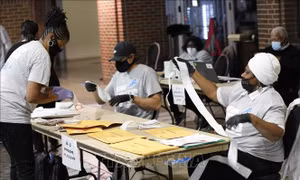 Đội ngũ vận động tranh cử của Tổng thống Trump rút đơn kiện ở bang Michigan
