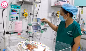 Kỳ tích cứu sống bé sinh non 25 tuần tuổi với cân nặng 740 gram